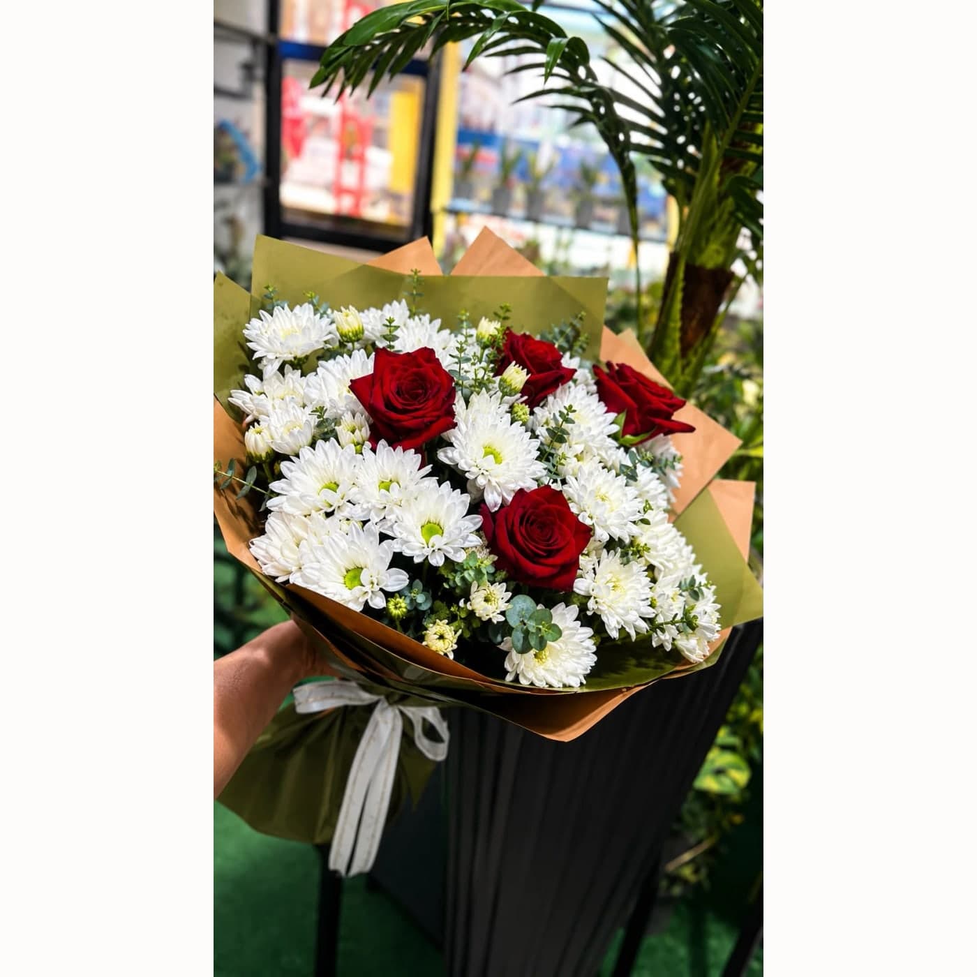 4 Kırmızı Gül ve Papatya Buketi