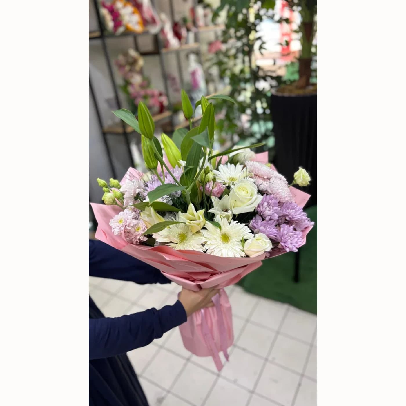 Beyaz Lilyum ve Pastel Karışık Buket