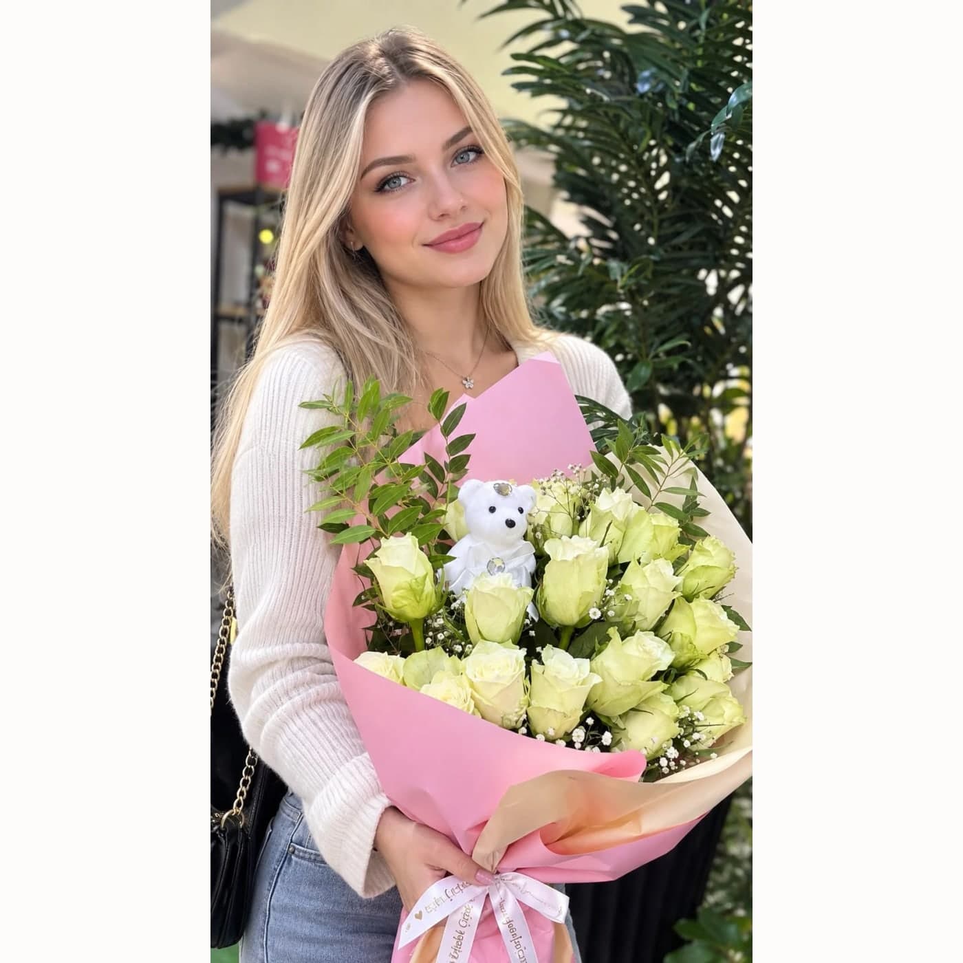 Beyaz ve Gül Buketi