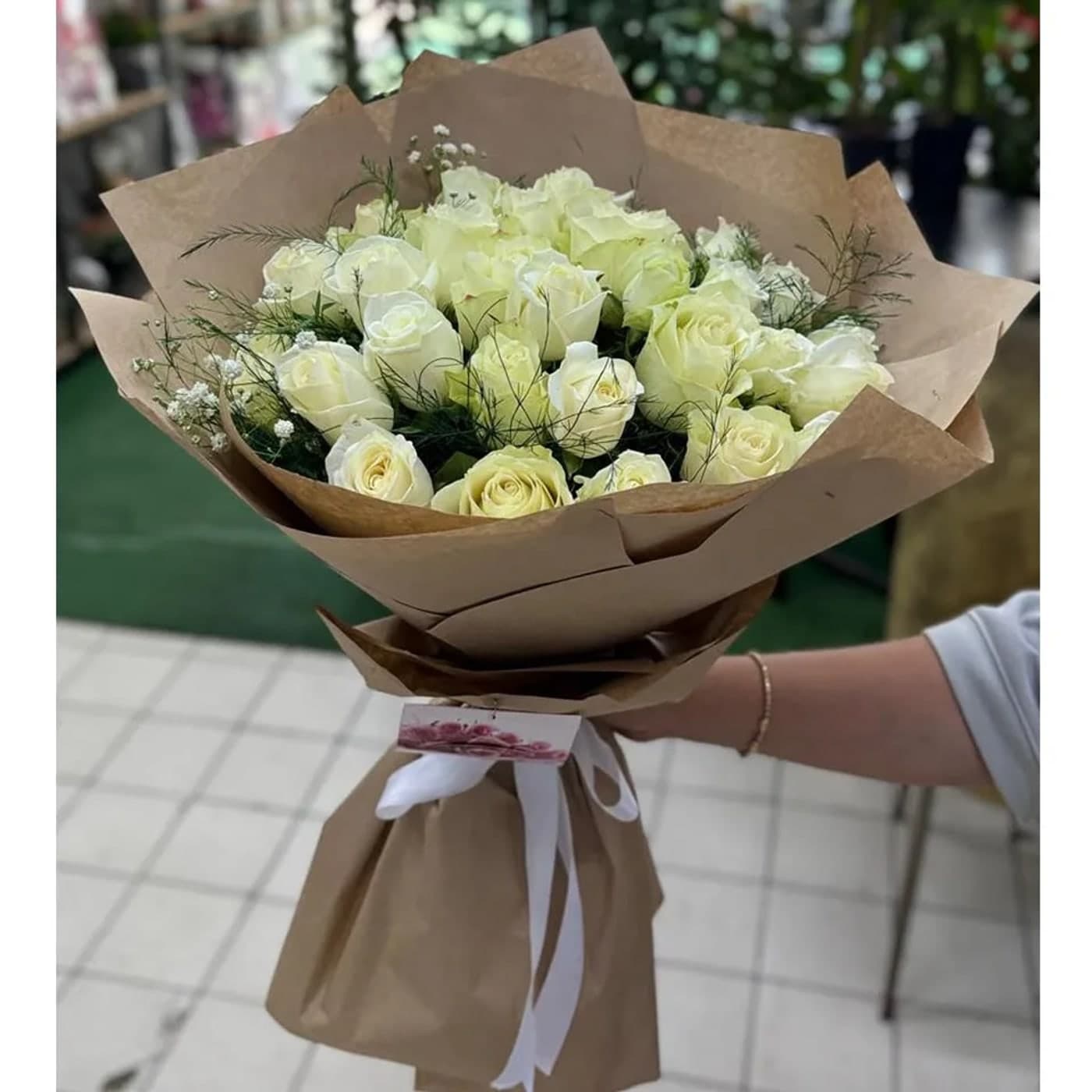 Kraft Ambalajda Beyaz Gül Buketi
