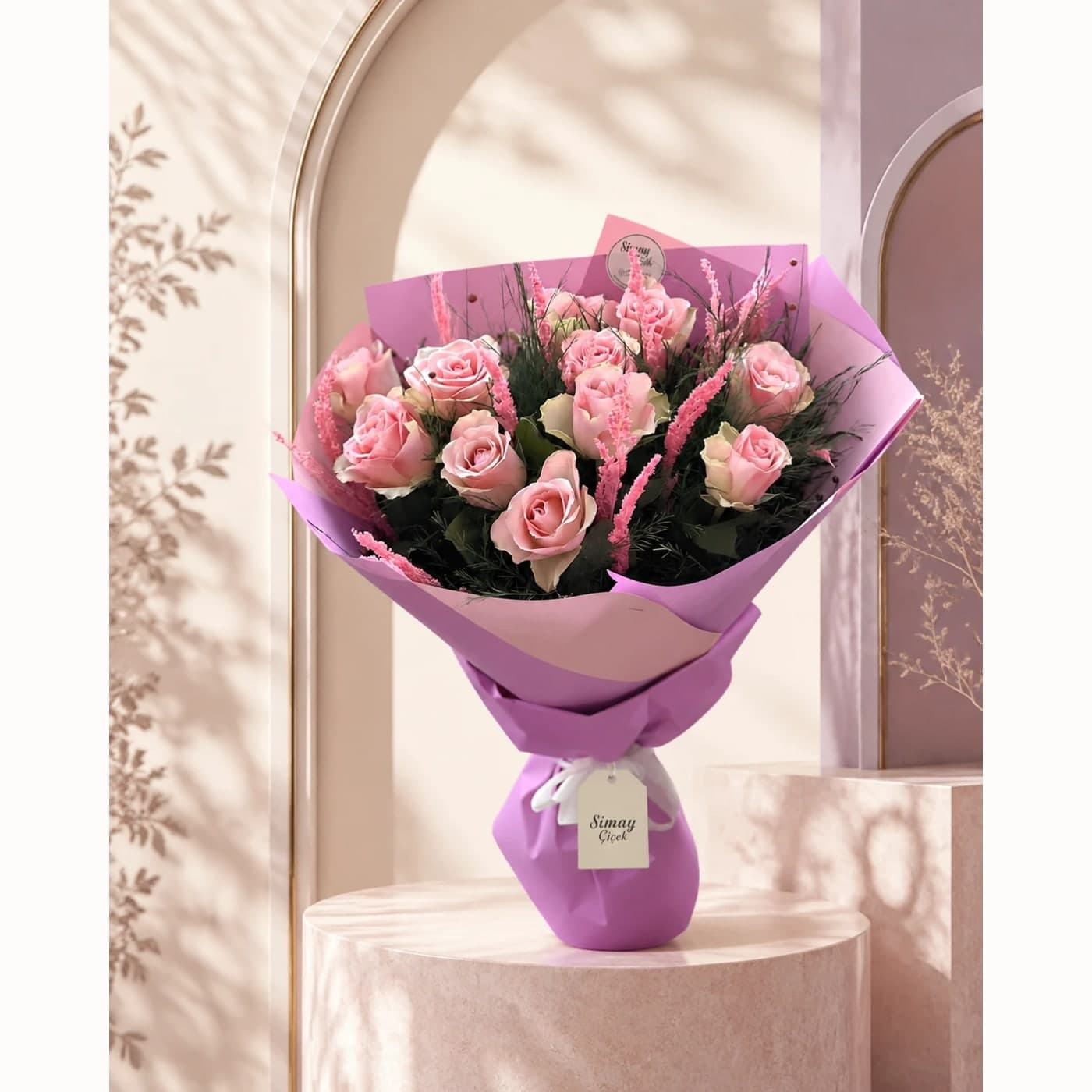 11 Adet Pembe Masal Gül ve Astilbe Buketi