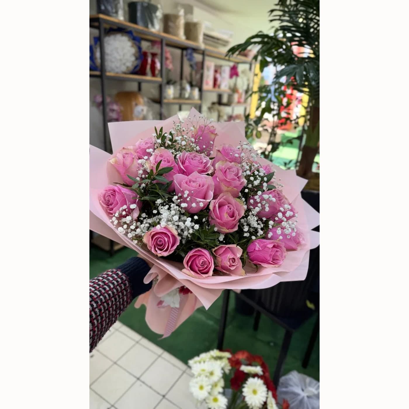 Zarif Pembe Gül ve Cipso Buketi